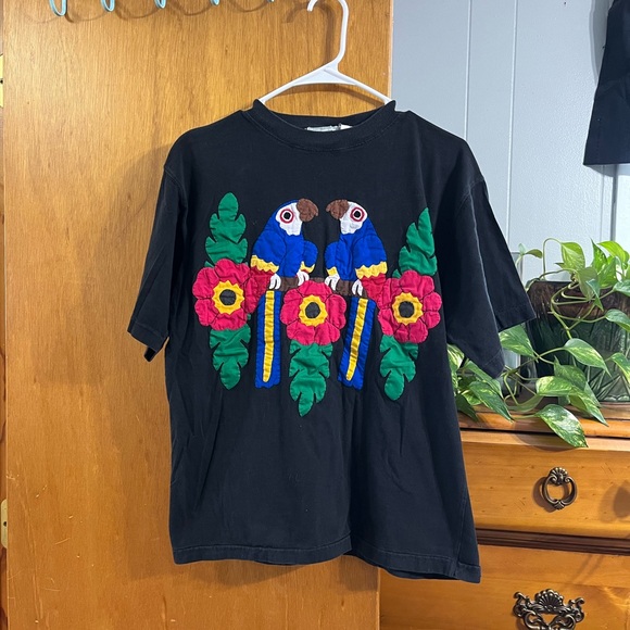 Vintage Tops - Vintage Sunset Blues Quilted Parrot Tropical Size Medium Black T-Shirt